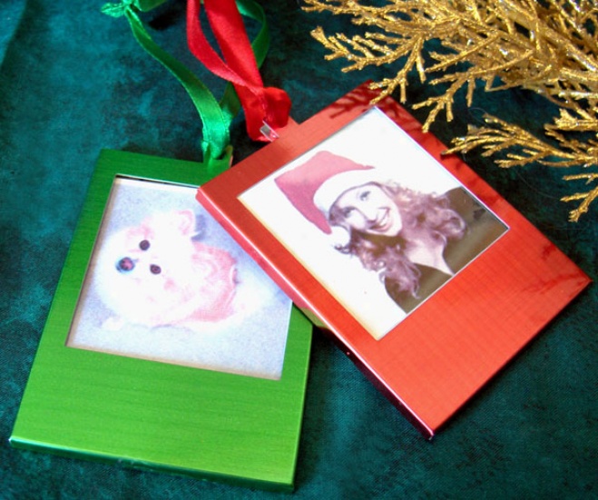 Engraved Green And Red Holiday Frame Ornament Set