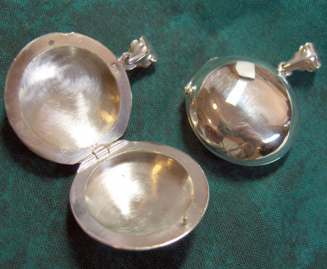 Engraved Large Round Sterling Silver Locket